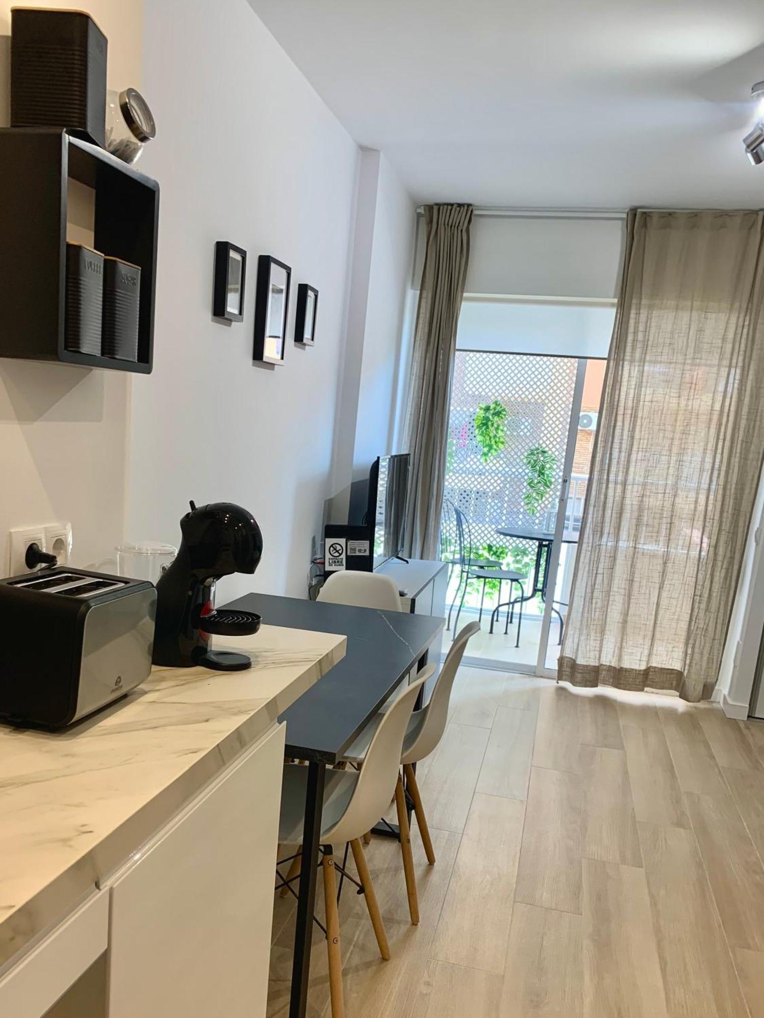Apartamento Premium Con Piscina - Recepcion 24 Hs เบนัลมาเดนา ภายนอก รูปภาพ